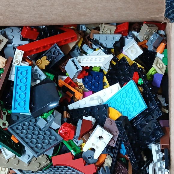 LEGO 4.5 lbs Bricks Technic, Baseplates Mixed Bulk. Assorted LEGOS - Picture 4 of 4